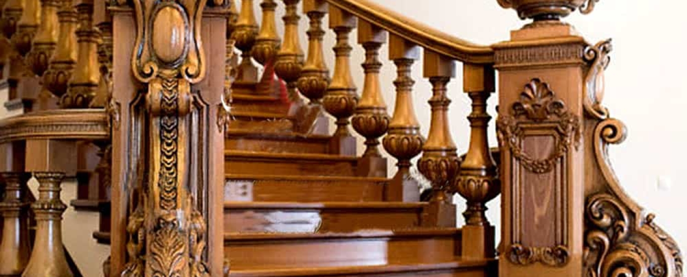 Cầu thang gỗ cổ điển